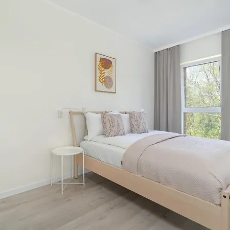 Family In With 2 Parking Spaces, 3 Bedrooms And Balcony By Renters Апартаменты