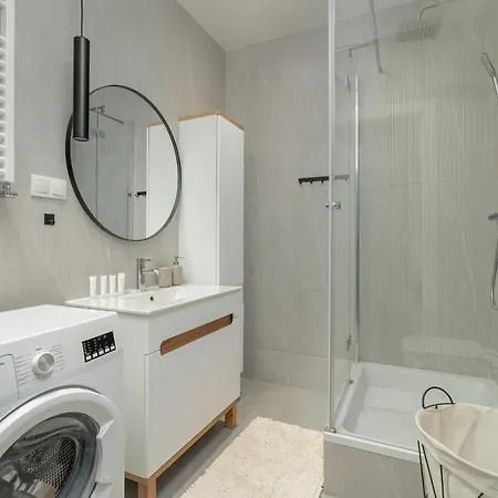 Апартаменты Family In With 2 Parking Spaces, 3 Bedrooms And Balcony By Renters