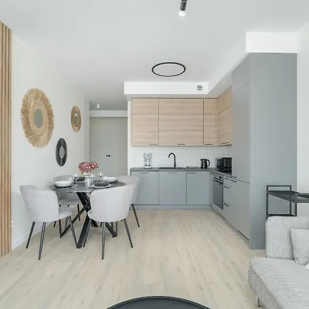 Family In With 2 Parking Spaces, 3 Bedrooms And Balcony By Renters Апартаменты *