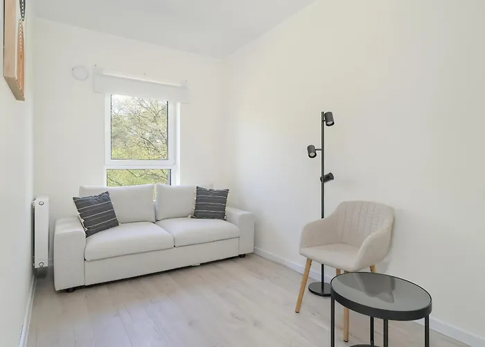 Appartement Family In With 2 Parking Spaces, 3 Bedrooms And Balcony By Renters