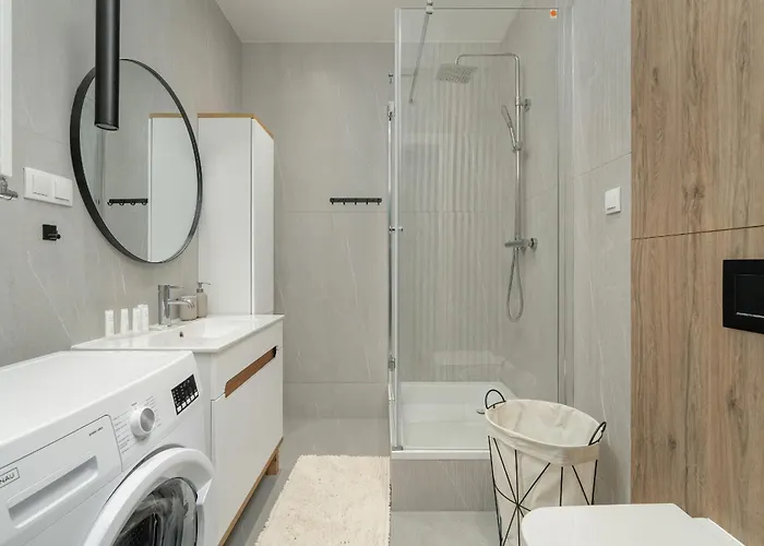 Family In With 2 Parking Spaces, 3 Bedrooms And Balcony By Renters * Poznań