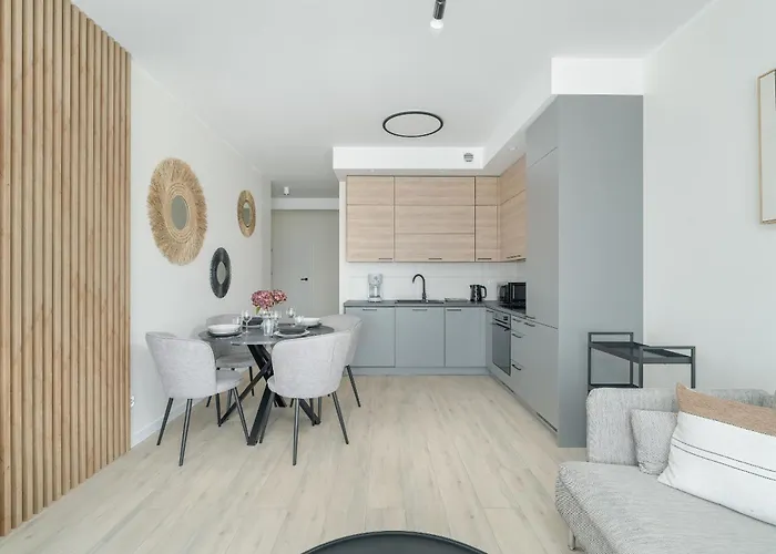 Family In With 2 Parking Spaces, 3 Bedrooms And Balcony By Renters Appartement *