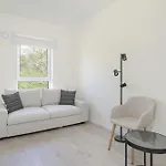 Apartmán Family In With 2 Parking Spaces, 3 Bedrooms And Balcony By Renters