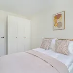 Family In With 2 Parking Spaces, 3 Bedrooms And Balcony By Renters Apartmán Poznaň