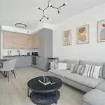 Apartmán Family In With 2 Parking Spaces, 3 Bedrooms And Balcony By Renters *
