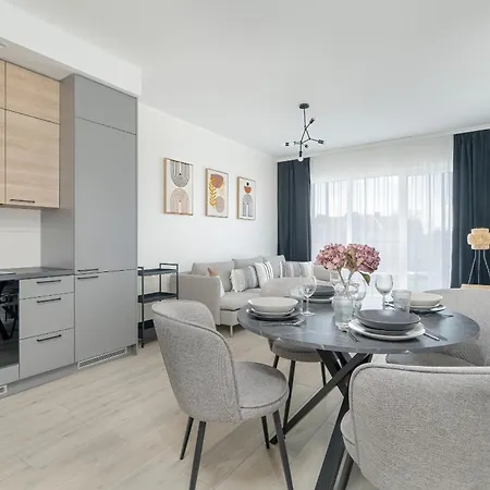 דירה Family In With 2 Parking Spaces, 3 Bedrooms And Balcony By Renters *