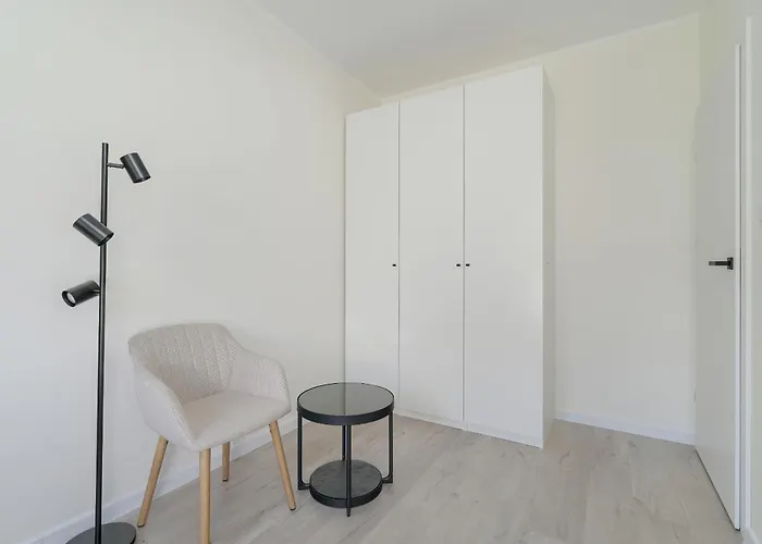 شقة Family In With 2 Parking Spaces, 3 Bedrooms And Balcony By Renters