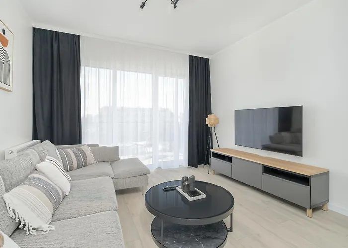 شقة Family In With 2 Parking Spaces, 3 Bedrooms And Balcony By Renters *