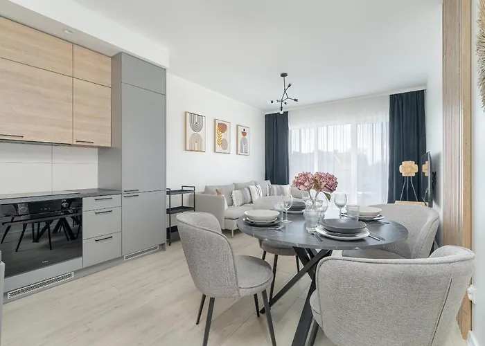 شقة Family In With 2 Parking Spaces, 3 Bedrooms And Balcony By Renters *