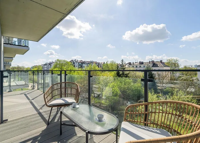 Family In With 2 Parking Spaces, 3 Bedrooms And Balcony By Renters شقة بوزنان