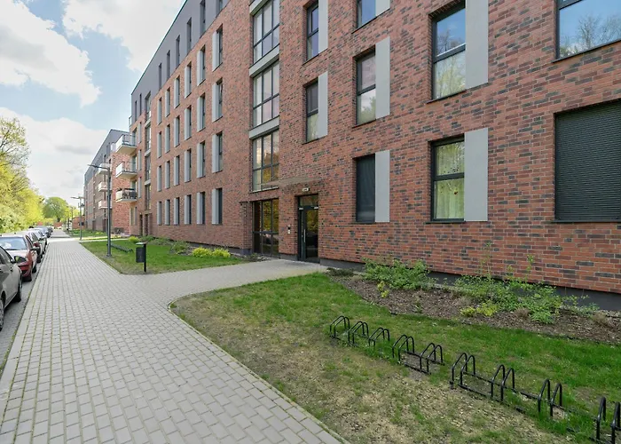 شقة Family In With 2 Parking Spaces, 3 Bedrooms And Balcony By Renters *